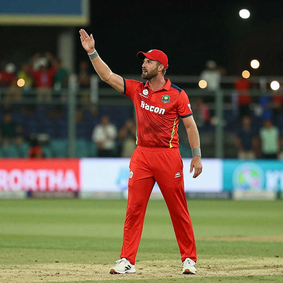 নিলামের খাতা: ২৭ কোটি টাকার হাতুড়ি থেকে এক কিশোরের বেতন-স্লিপ