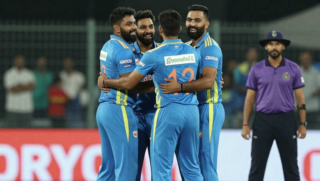 টি-টোয়েন্টি মুকুট থেকে পঞ্চাশ ওভারের অজানা জমি: অস্ট্রেলিয়ার নারী দল যেখানে নিজেকেই পরীক্ষা করছে