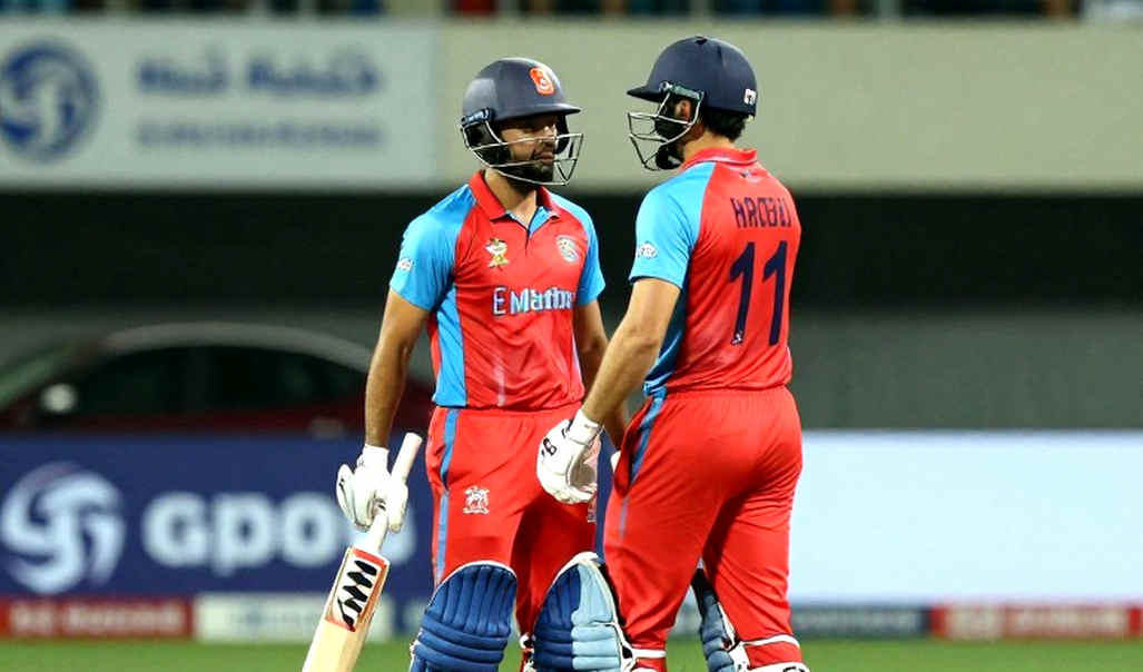 কিংসমিডের ভেজা আলোয় ১৯০-এর দাগ: ডারবানে দক্ষিণ আফ্রিকার ফলো-অন ঝুঁকি আর অস্ট্রেলিয়ার স্লিপ-জ্যামিতি