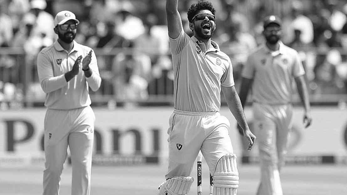 আম্পায়ার্স কলের জ্যামিতি: সাড়ে তিন সেন্টিমিটার সন্দেহ যেভাবে ক্রিকেটের সবচেয়ে সৎ সিদ্ধান্ত হয়ে উঠল